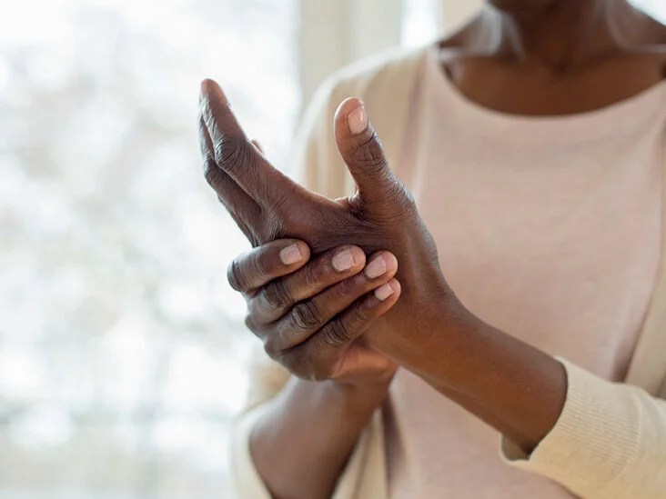 Woman with hand pain 732x549 thumbnail 732x549 1